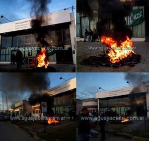 Control Urbano: Con quema de gomas contina la protesta
